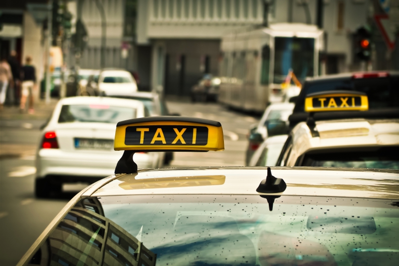 taxis--min_road-traffic-car-glass-driving-city-583084-pxhere.com